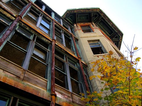 Healing in the Shadows: The Black Angels, Tuberculosis, and Seaview Hospital 4 Healing in the Shadows: The Black Angels, Tuberculosis, and Seaview Hospital