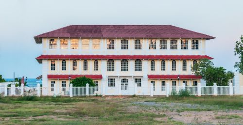 Black Gold and Broken Promises: Oil, Power, and Political Economy in the History of Venezuela