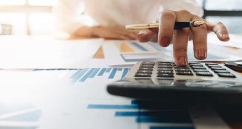 Using an EMI Calculator Online to Plan Your Personal Loan Smartly