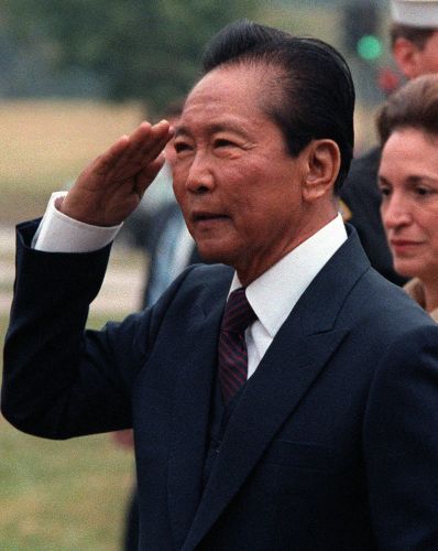 Personal Loyalty and Mythology of Self with Ferdinand Marcos in the Philippines 4 Personal Loyalty and Mythology of Self with Ferdinand Marcos in the Philippines