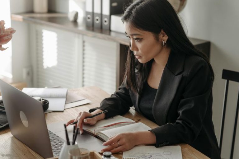 Top HR and Payroll Software for Global Compliance and Risk Management in 2026 6 PayrollSoftware-DanielleFerguson01