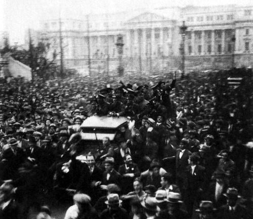 Juan Perón and the Emotional Cult Politics of Peronism in Argentina