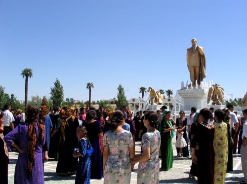 Saparmurat Niyazov and the Cult of Turkmenbashi after the Soviet Collapse