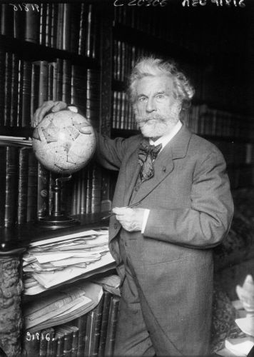 Cosmic Pluralism and Its Collapse: Nineteenth-Century Belief in Extraterrestrial Life 11 Camille Flammarion with a Mars globe in 1921