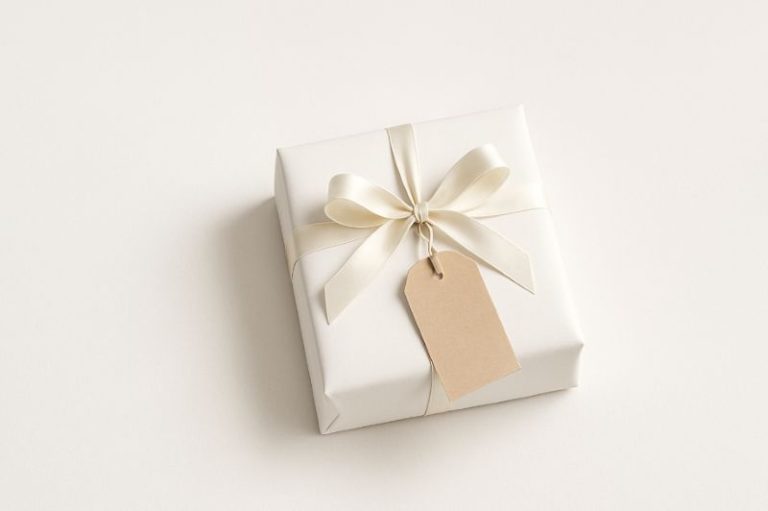 PerfectGifts-KrystalReed01