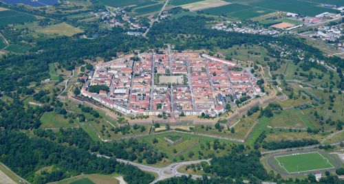 Angles of Power: Star Forts and the Transformation of Early Modern Warfare 5 Angles of Power: Star Forts and the Transformation of Early Modern Warfare