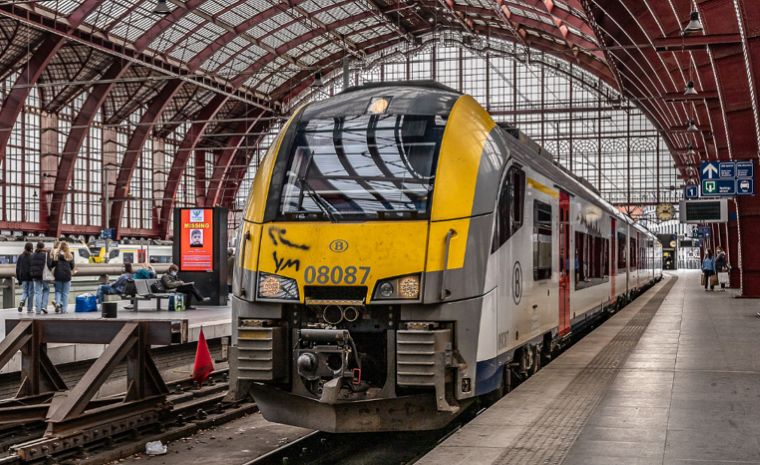 CommonTrain-CynthiaMurphy02