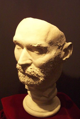 Hoisted with Their Own Petards: Inventors, Regret, and the Dark Afterlife of Invention 5 Alfred Nobel's death mask
