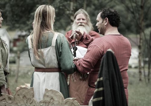 Women Beside the Hearth: Female Friendship in the Viking World 7 Modern reenactment of a Viking wedding