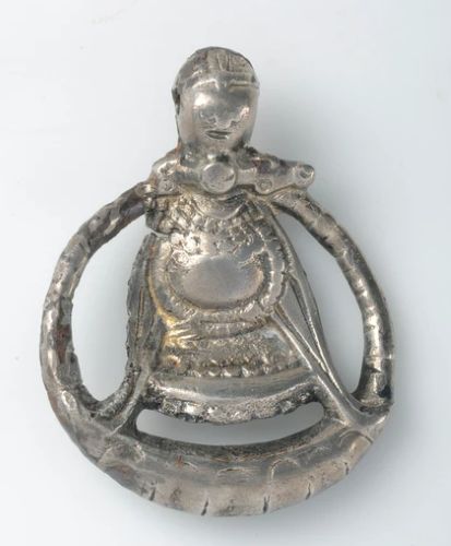 Women Beside the Hearth: Female Friendship in the Viking World 8 The silver figurine thought to depict a pregnant belly, found in a burial mound in Aska, Sweden in the 1920s