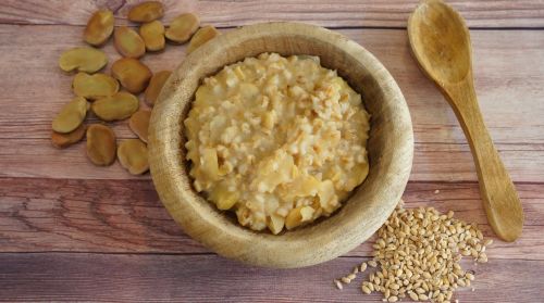 Simple garlic and onion flavored porridge made with fava beans and barley (puls)