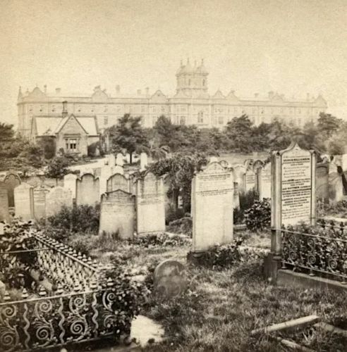 Stealing the Dead: Resurrection Men and Body Snatching in 19th-Century Britain 12 Burmantofts Cemetery โ opened in 1842 due to overcrowding in Leeds Parish Church