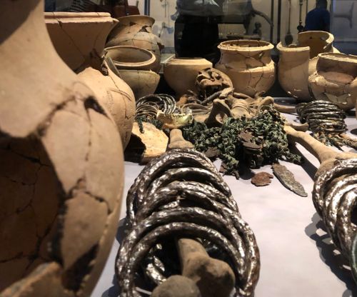 Death as Passage: Mourning and Ancestors in Ancient African Cultures 7 Reconstruction of a very rich burial from the Classic Kisalian period (10th - 12th centuries CE) in Sanga, Upemba, Haut-Lomami, Democratic Republic Congo