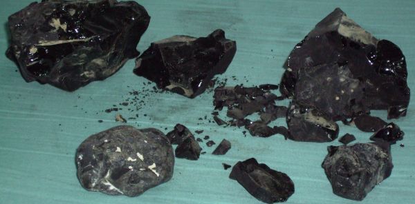 Bezoar Stones and Mummy Powder: The Strange History of Medicines That Didn’t Work 13 Natural asphalt/bitumen from the Dead Sea
