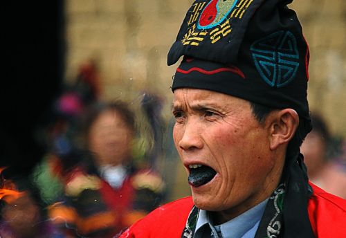 The Mediocre Doctor: Quacks, Fraud, and Medical Trust in Medieval China 8 Aย wuย (ๅทซ) master (shaman)
