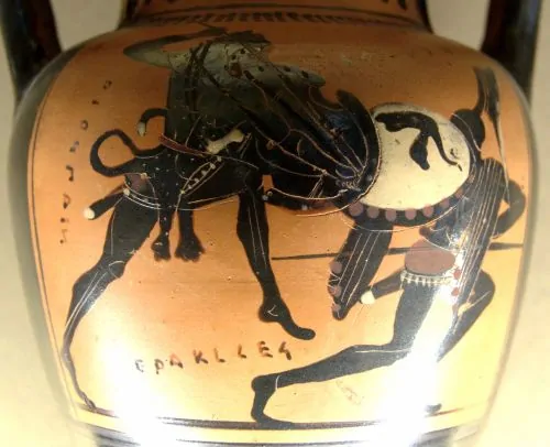 An early 5th-century BCE depiction of Heracles (left) with his shield fighting Cycnus (Attic black-figure amphora, found at Nola)