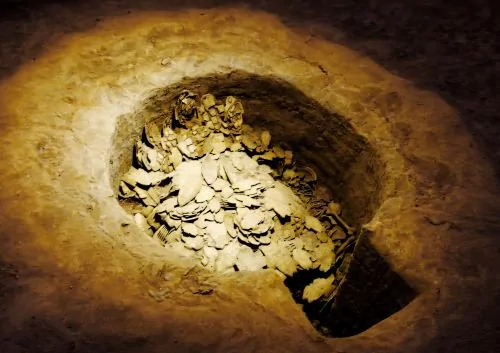 A pit at Yinxu containing oracle bones ceremonially buried after divination