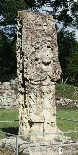 Protecting the Sacred Center: Rulers and Political Security in Ancient Mesoamerica 11 Waxaklajuun Ubaah K’awiil's portrait on Stele H