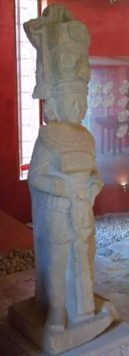 Protecting the Sacred Center: Rulers and Political Security in Ancient Mesoamerica 17 Statue of a Maya Ruler
