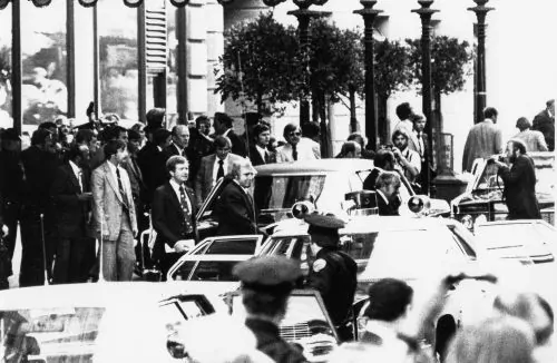 A History the Secret Service and American Executive Protection 13 Gerald Ford exiting the St. Francis Hotel in San Francisco seconds before Sara Jane Moore attempted to shoot him