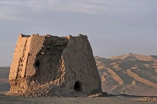 The ruins of a Han-dynasty watchtower made of rammed earth at Dunhuang, Gansu, the eastern end of the Silk Road