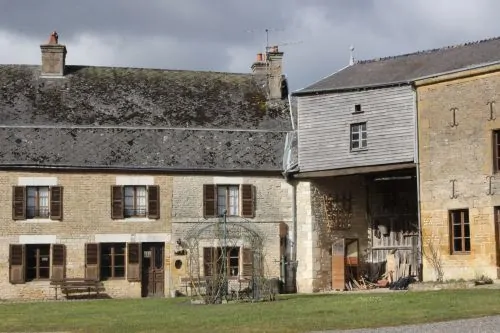 The King Who Needed to Know: Louis XI and the Making of a Medieval Information State 11 A coaching inn in Launois-sur-Vence