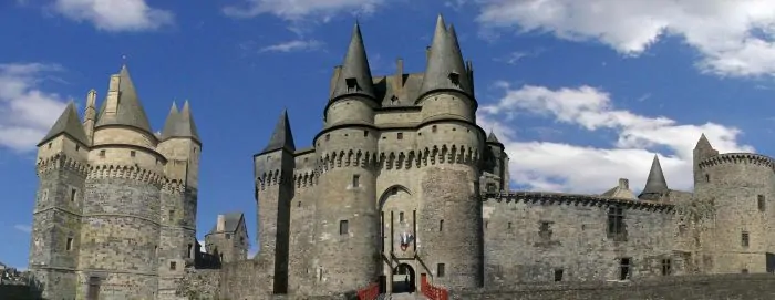 The King Who Needed to Know: Louis XI and the Making of a Medieval Information State 18 The Chรขteau de Vitrรฉ, one of the main fortifications on the Franco-Breton border