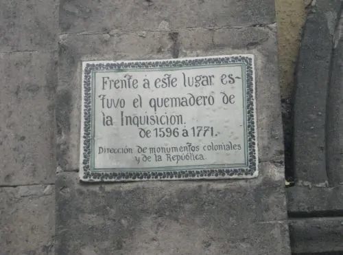 The plaque reads "In front of this place was the quemadero (burning place) of the Inquisition. 1596–1771"