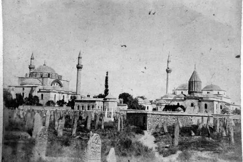 Üçler Cemetery in Konya. In the background are the Mausoleum of Mevlana and the Sultan Selim Mosque