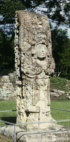 Uaxaclajuun Ubʼaah Kʼawiil's portrait on Stela H