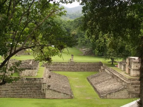 The final version of Copán’s ballcourt was dedicated by Waxaklajuun Ubaah K’awiil in 738 CE