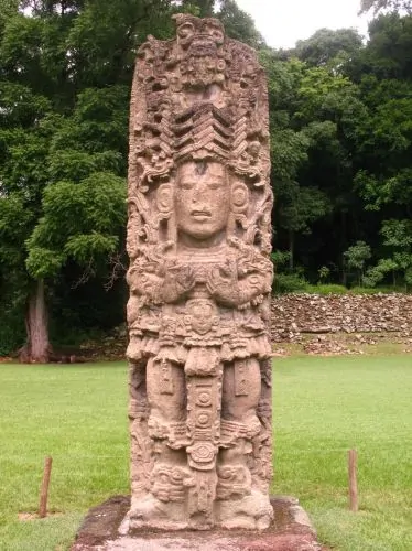 Copán Stela H, depicting king Waxaklajuun Ubaah K’awiil