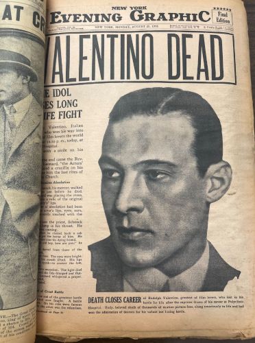 Announcement of Valentino's death in the Evening Graphic 