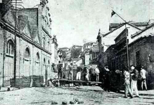 Barricade erected in Saúde neighborhood