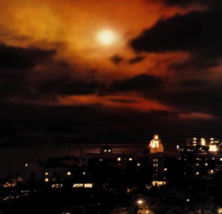 A view of Starfish Prime through thin cloud, as seen from Honolulu