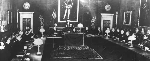 The Vote Mussolini Could Not Control: Grandi and the Fascist Grand Council in 1943 2 The session of the Grand Council of 9 May 1936, where the Empire was proclaimed