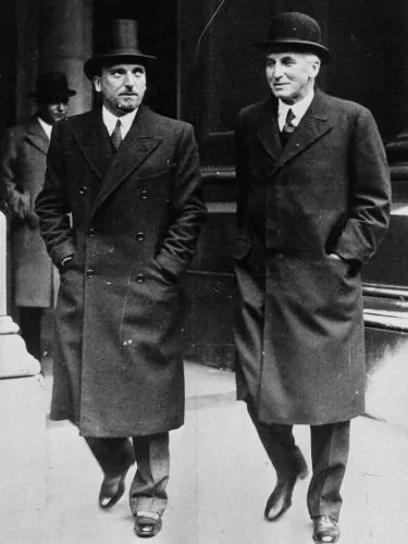 The Vote Mussolini Could Not Control: Grandi and the Fascist Grand Council in 1943 8 Dino Grandi (left) with the British Foreign Secretary John Simon in 1932