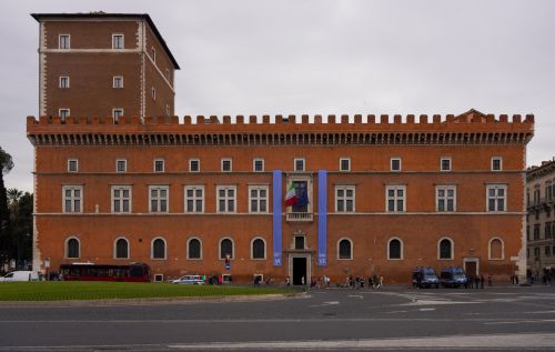 The Vote Mussolini Could Not Control: Grandi and the Fascist Grand Council in 1943 9 Palazzo Venezia, main front (east front) facing the Piazza Venezia