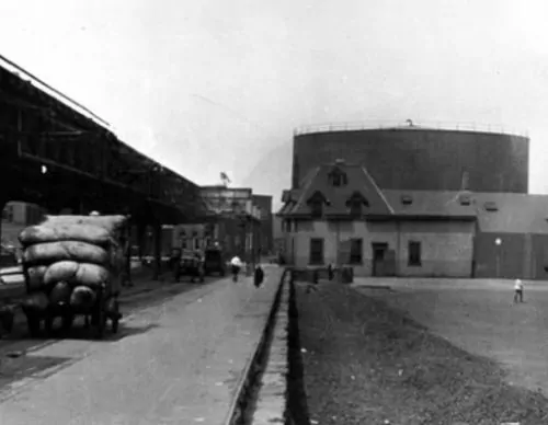 The molasses tank prior to its 1919 rupture