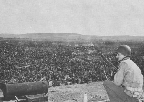Hitler’s Nero Decree: Denying Germany a Future beyond the Reich 12 An American soldier at Rheinwiesenlager guards a massive crowd of German prisoners captured in the Ruhr pocket