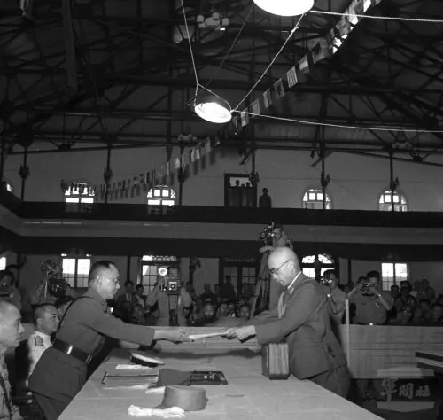 Japanese General Yasuji Okamura (right) surrenders to Chinese General He Yingqin (left) in Nanjing, 9 September 1945